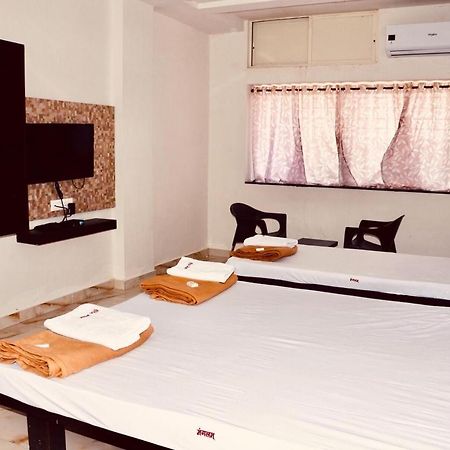 Hotel Mangalam Kurandvad Bagian luar foto
