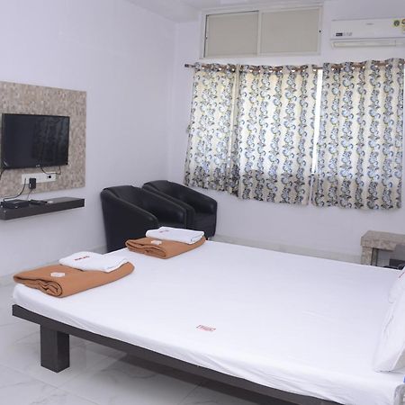 Hotel Mangalam Kurandvad Bagian luar foto