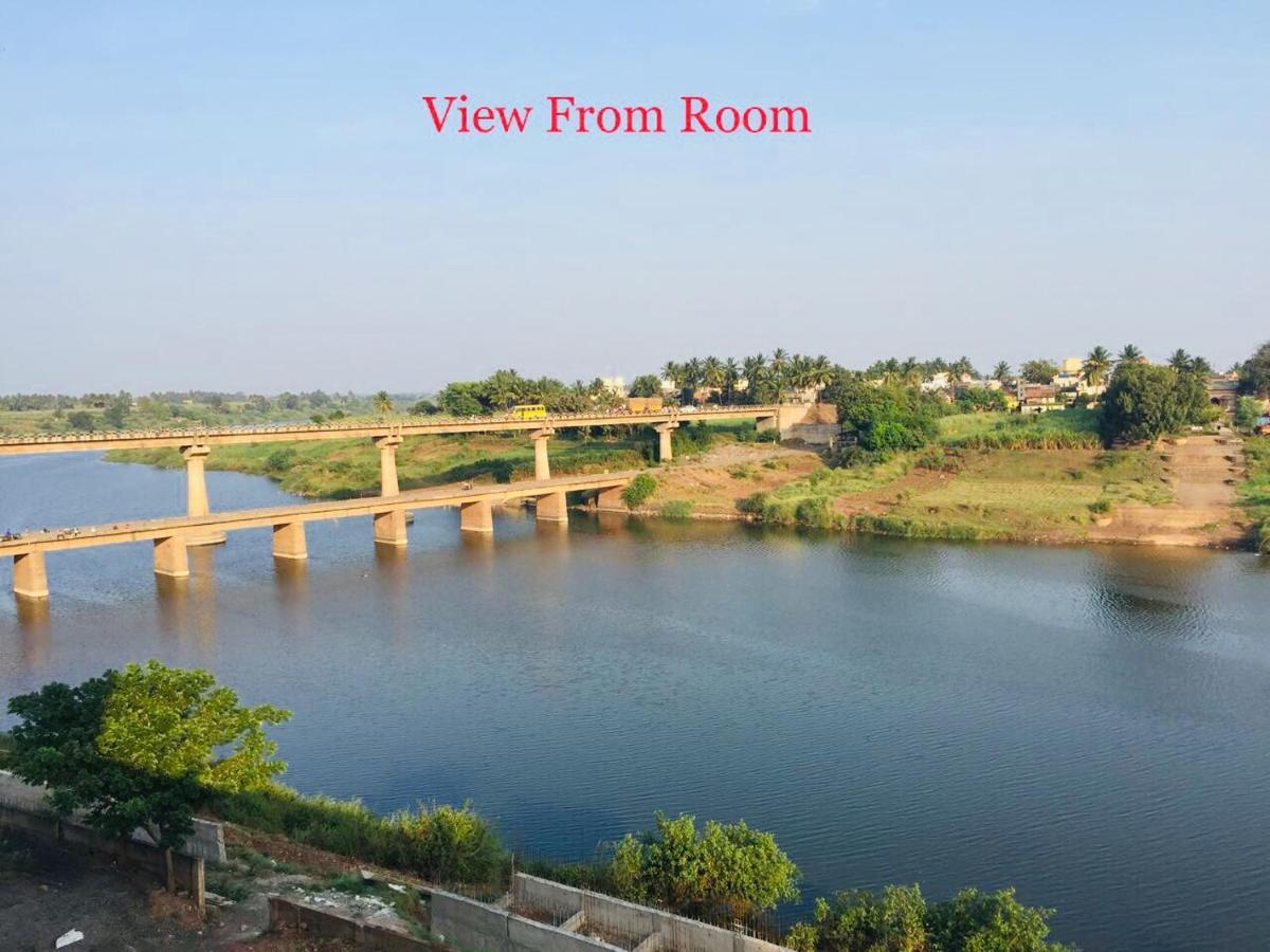 Hotel Mangalam Kurandvad Bagian luar foto