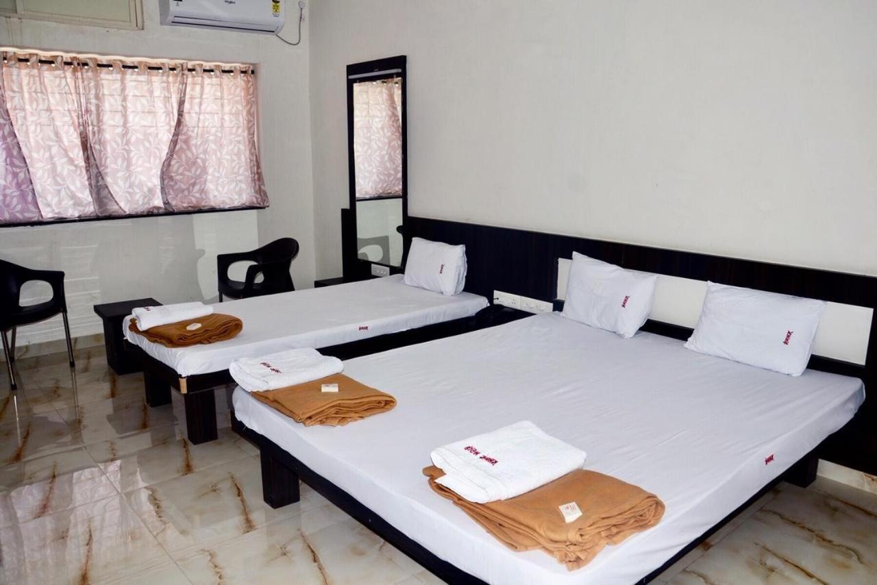 Hotel Mangalam Kurandvad Bagian luar foto