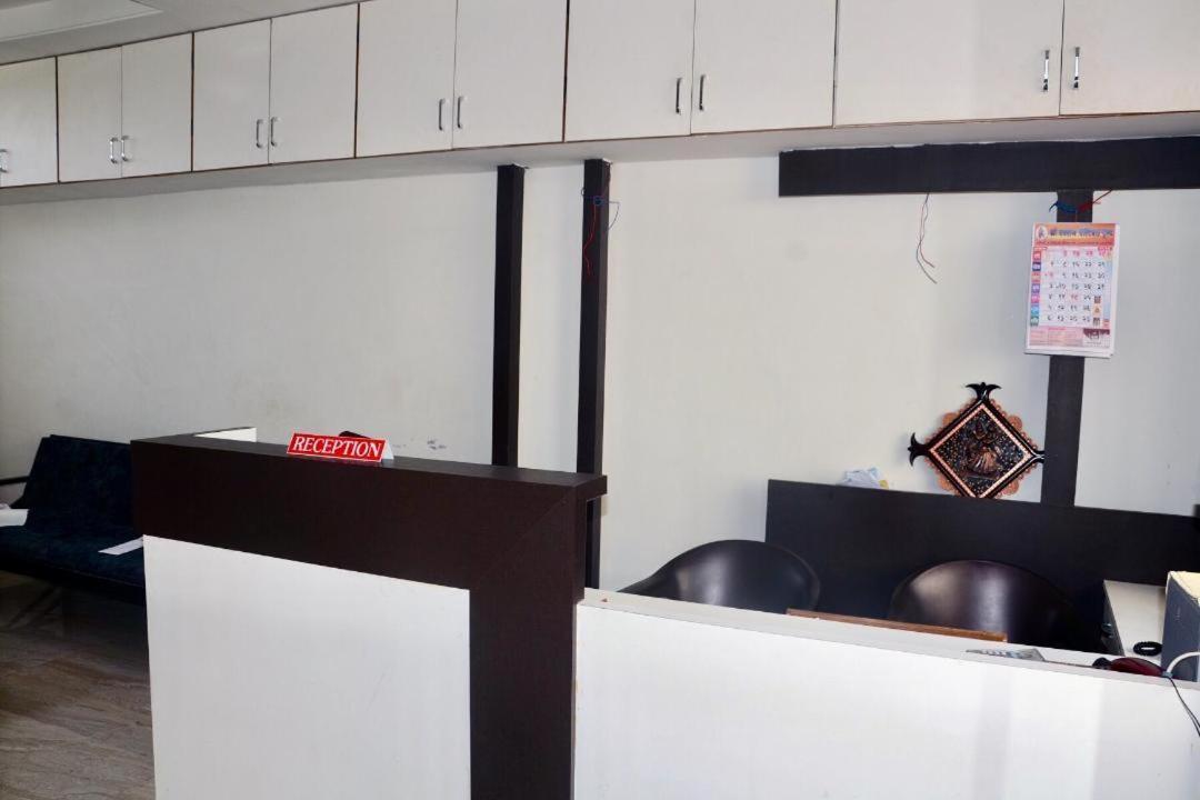 Hotel Mangalam Kurandvad Bagian luar foto