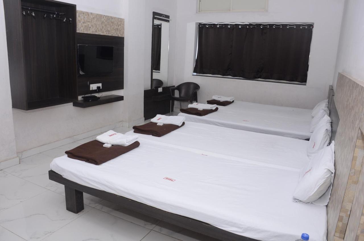 Hotel Mangalam Kurandvad Bagian luar foto