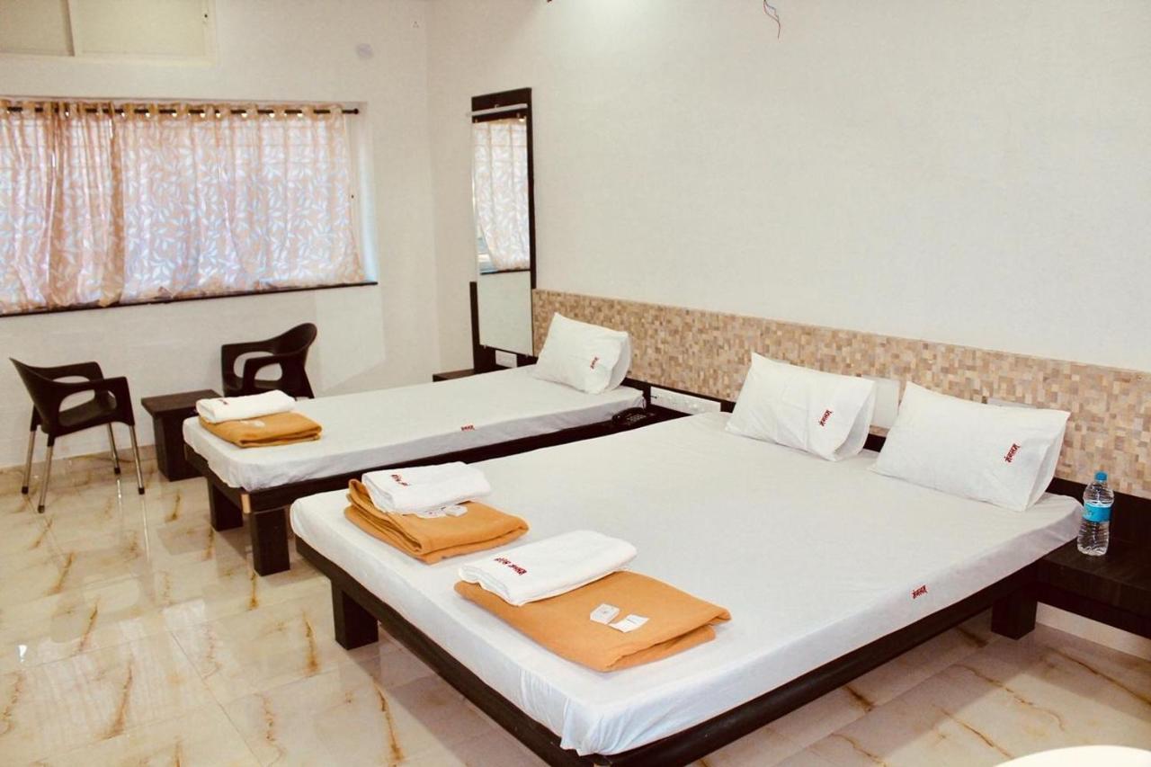 Hotel Mangalam Kurandvad Bagian luar foto