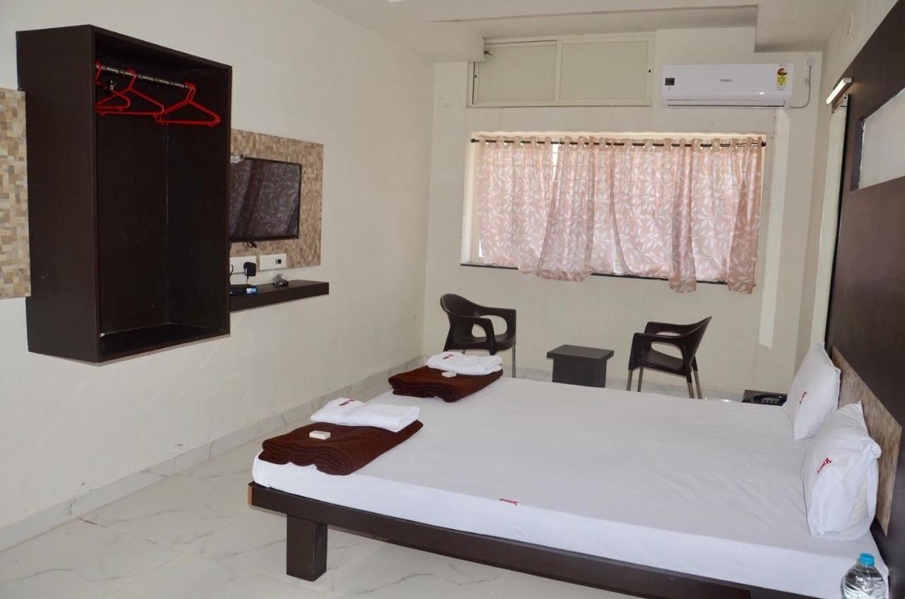 Hotel Mangalam Kurandvad Bagian luar foto